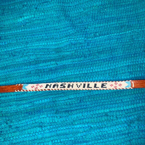 VINTAGE UNWORN BEADED LEATHER "NASHVILLE" SOUVENIR TRAVEL BELT KIDS' SIZE - Picture 1 of 4